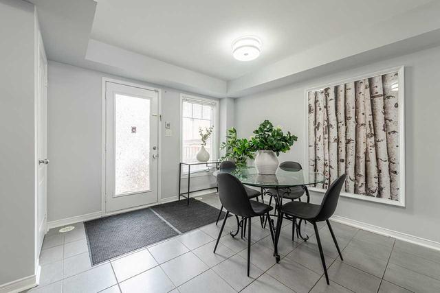 3 - 3100 Thomas St, Townhouse with 2 bedrooms, 2 bathrooms and 1 parking in Mississauga ON | Image 4