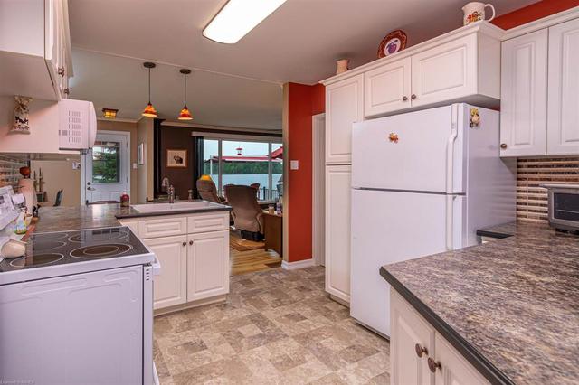 1099 Country Lane, House detached with 2 bedrooms, 1 bathrooms and 3 parking in Central Frontenac ON | Image 4