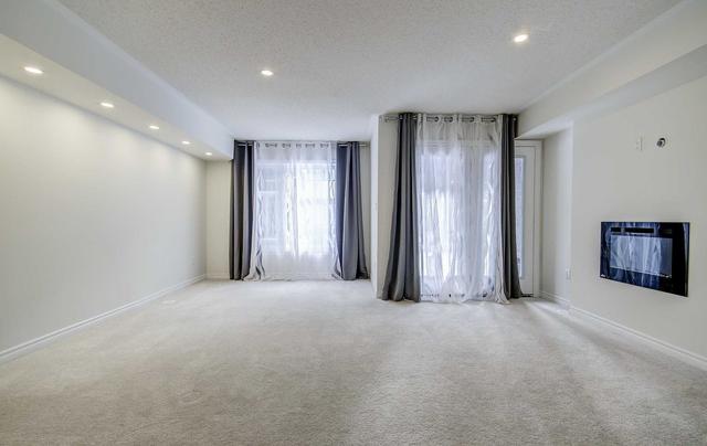 207 Lebovic Campus Dr, House attached with 3 bedrooms, 3 bathrooms and 2 parking in Vaughan ON | Image 14