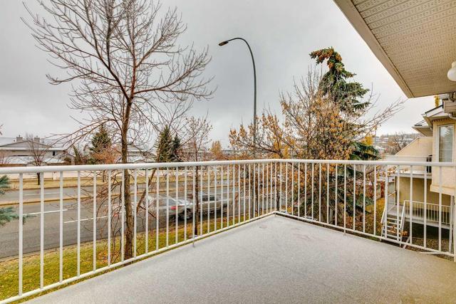 133 Sienna Park Green Sw, Home with 3 bedrooms, 2 bathrooms and 4 parking in Calgary AB | Image 34