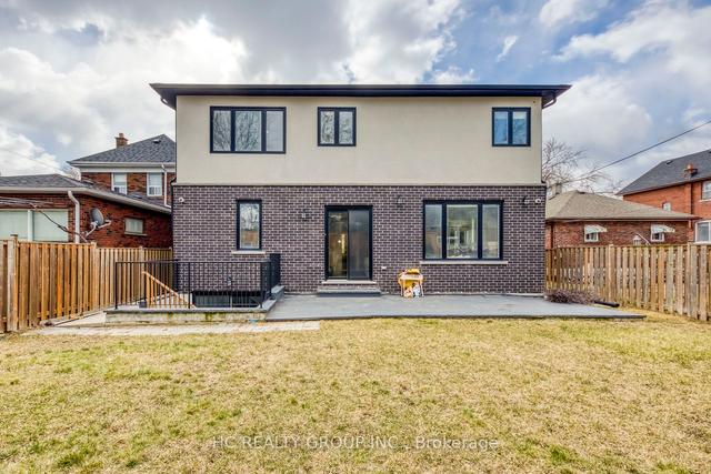 18 Ash Cres, House detached with 5 bedrooms, 6 bathrooms and 6 parking in Toronto ON | Image 31