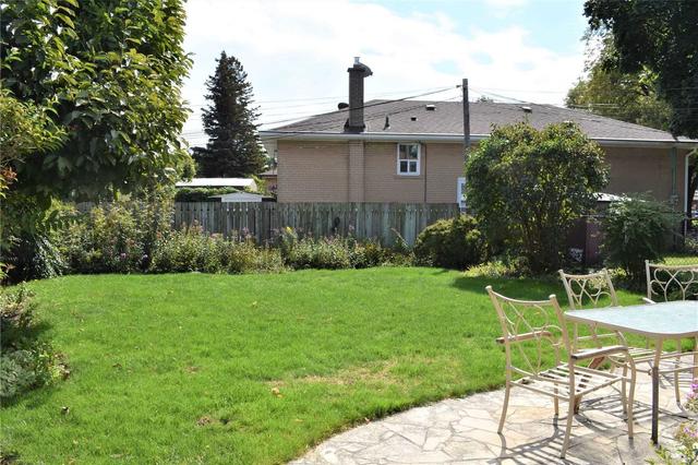 23 Hurley Cres, House detached with 4 bedrooms, 2 bathrooms and 4 parking in Toronto ON | Image 8