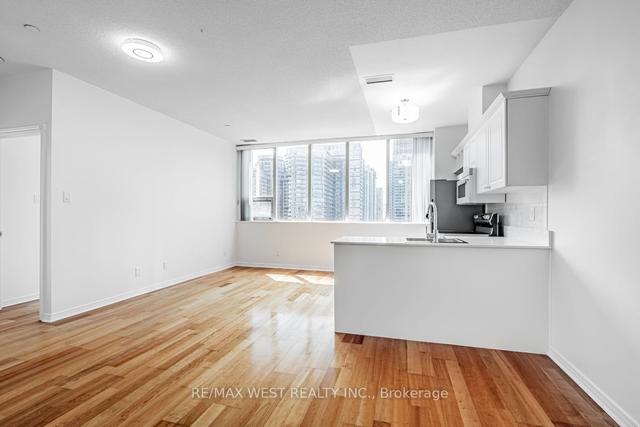 709 - 393 King St W, Condo with 1 bedrooms, 1 bathrooms and 1 parking in Toronto ON | Image 4