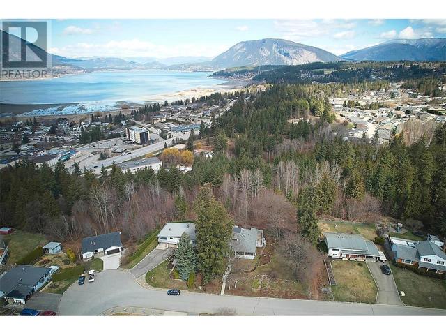1651 2nd Avenue Ne, House detached with 4 bedrooms, 2 bathrooms and null parking in Salmon Arm BC | Image 48