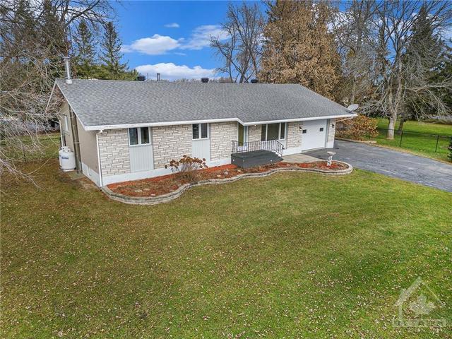 738 Route 800e Street, House detached with 3 bedrooms, 2 bathrooms and 7 parking in The Nation ON | Image 3
