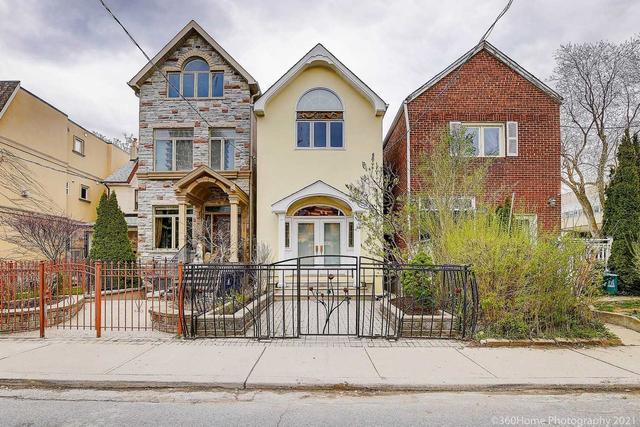 327 Lippincott St, House detached with 2 bedrooms, 2 bathrooms and 0 parking in Toronto ON | Image 1
