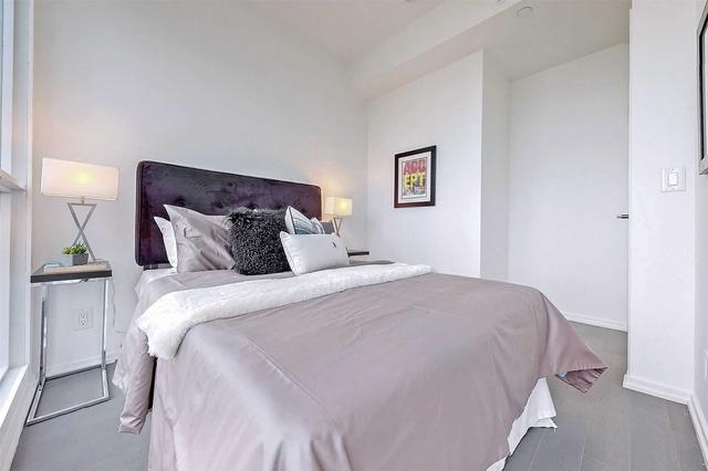 3815 - 70 Temperance St, Condo with 2 bedrooms, 2 bathrooms and 1 parking in Toronto ON | Image 8