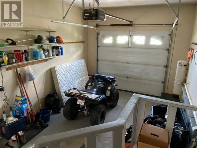 Attached garage | Image 40