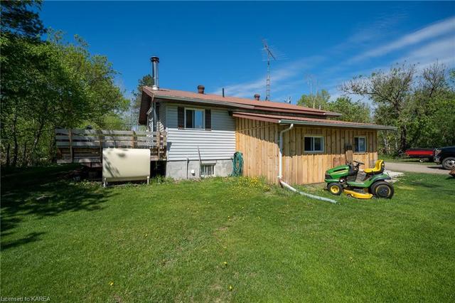 2444 Henderson Road, House detached with 3 bedrooms, 1 bathrooms and 6 parking in Central Frontenac ON | Image 25