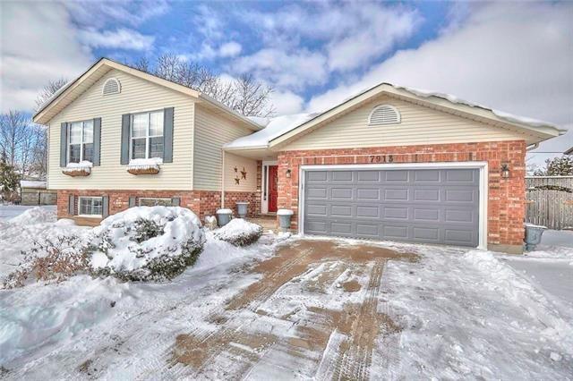 7913 Trackview St, House detached with 2 bedrooms, 2 bathrooms and 4 parking in Niagara Falls ON | Image 1