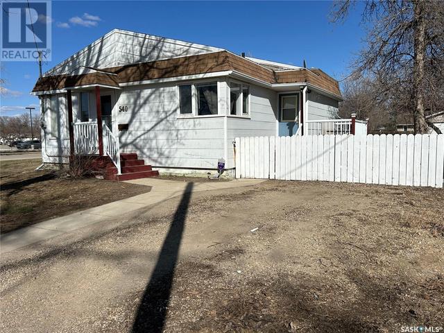 540 Alexandra Street, House detached with 3 bedrooms, 2 bathrooms and null parking in Weyburn SK | Image 1