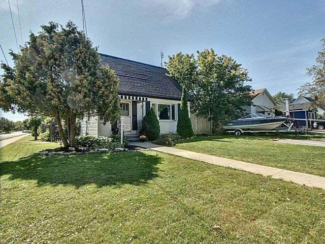 6984 Margaret St, House detached with 2 bedrooms, 2 bathrooms and 4 parking in Niagara Falls ON | Image 1