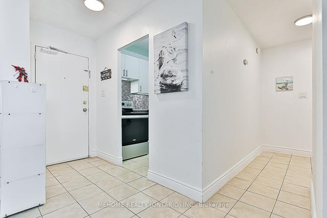 2309 - 340 Dixon Rd, Condo with 2 bedrooms, 1 bathrooms and 1 parking in Toronto ON | Image 9