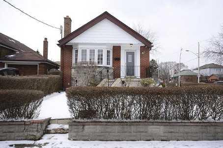 80 Lankin Blvd, House detached with 2 bedrooms, 1 bathrooms and 2 parking in Toronto ON | Image 1
