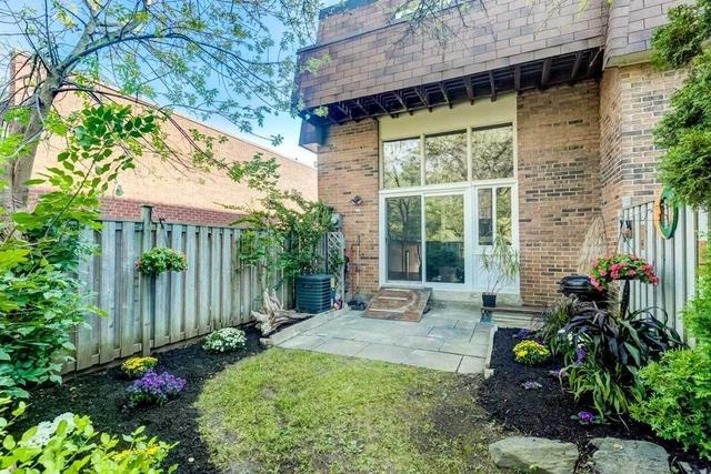 185 Huntingdale Blvd, Townhouse with 3 bedrooms, 2 bathrooms and 1 parking in Toronto ON | Image 2