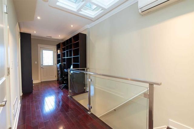142 Fulton Ave, House detached with 3 bedrooms, 5 bathrooms and 0 parking in Toronto ON | Image 10