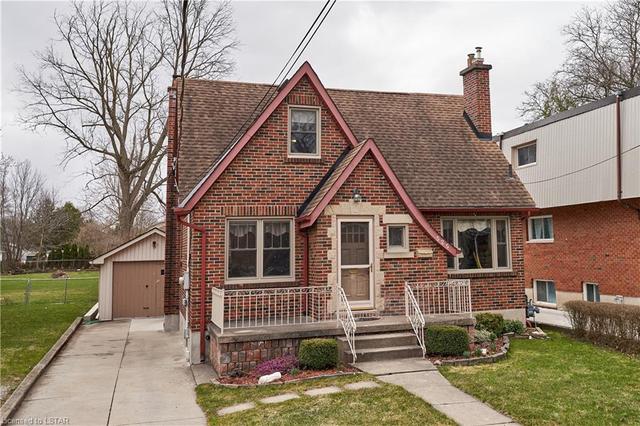 525 Emery Street E, House detached with 2 bedrooms, 2 bathrooms and 5 parking in London ON | Image 2