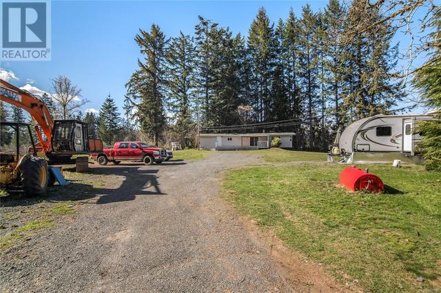 7997 Island Hwy N, House detached with 4 bedrooms, 3 bathrooms and 5 parking in Comox Valley C (Puntledge   Black Creek) BC | Image 41