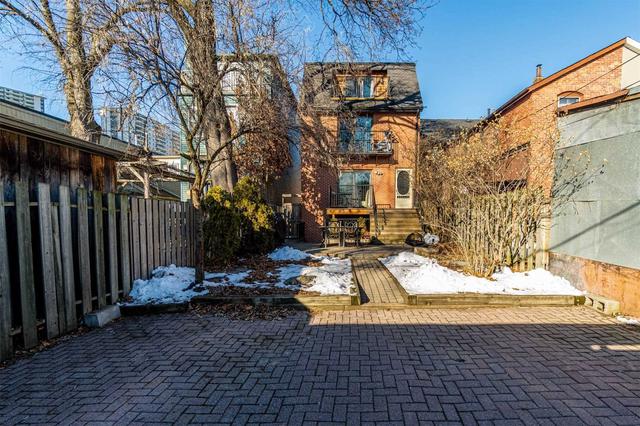 327 Wellesley St E, House detached with 6 bedrooms, 4 bathrooms and 2 parking in Toronto ON | Image 23