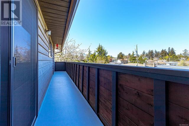 559 Kenneth St, House detached with 4 bedrooms, 3 bathrooms and 4 parking in Saanich BC | Image 44