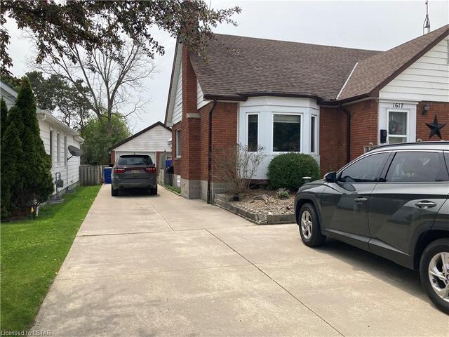 1617 Dufferin Avenue, House detached with 3 bedrooms, 1 bathrooms and 7 parking in Chatham Kent ON | Image 2