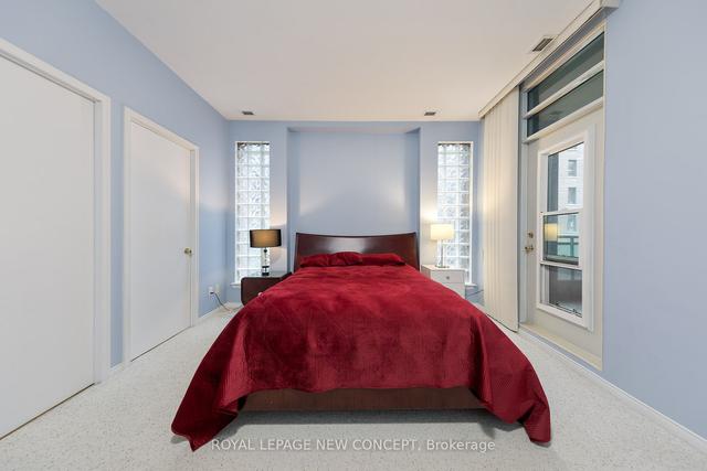 1306 - 7 King St E, Condo with 2 bedrooms, 2 bathrooms and 1 parking in Toronto ON | Image 5