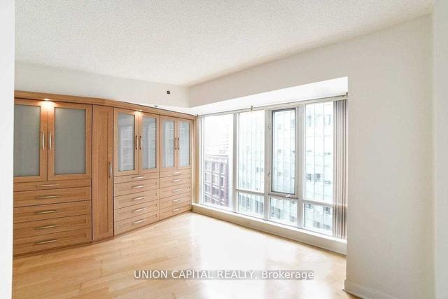 812 - 210 Victoria St, Condo with 1 bedrooms, 1 bathrooms and 0 parking in Toronto ON | Image 8