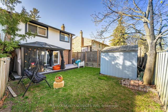 74 Salisbury Circ, House semidetached with 4 bedrooms, 2 bathrooms and 3 parking in Brampton ON | Image 27