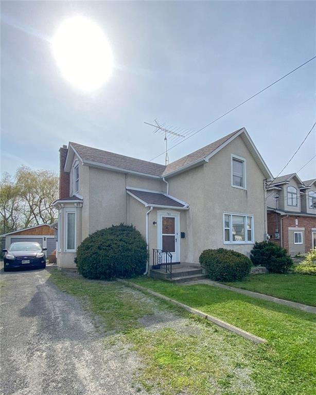 143 Oakdale Avenue, House detached with 3 bedrooms, 1 bathrooms and 5 parking in St. Catharines ON | Image 1