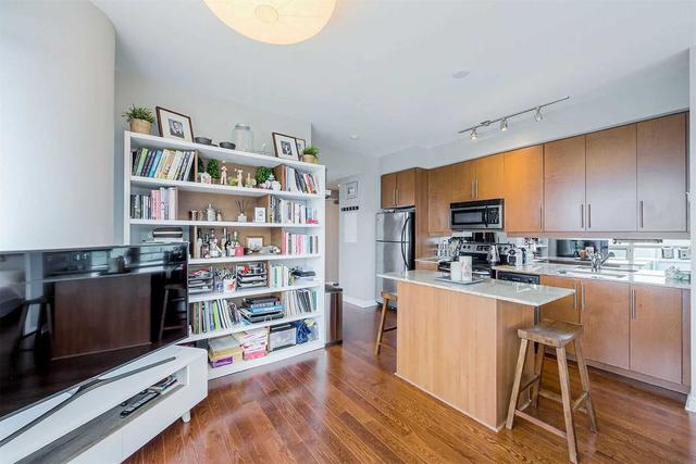 230 - 2885 Bayview Ave, Condo with 2 bedrooms, 1 bathrooms and 1 parking in Toronto ON | Image 2