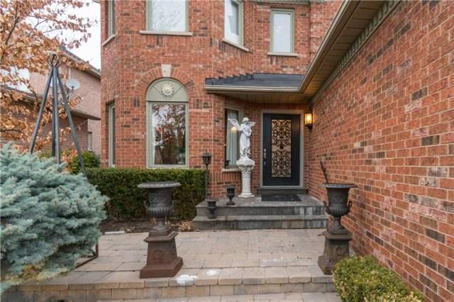 33 Cherokee Dr, House detached with 4 bedrooms, 3 bathrooms and 4 parking in Vaughan ON | Image 2