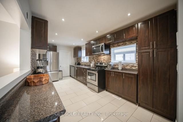 23 Humheller Rd, House detached with 4 bedrooms, 3 bathrooms and 4 parking in Toronto ON | Image 8