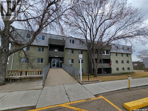 304 - 590 Laurier Street, Condo with 1 bedrooms, 1 bathrooms and null parking in Moose Jaw SK | Card Image