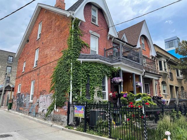 12 Grange Ave, House semidetached with 9 bedrooms, 8 bathrooms and 1 parking in Toronto ON | Image 9