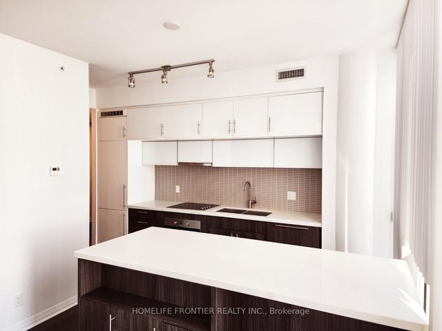 2408 - 8 Mercer St, Condo with 3 bedrooms, 2 bathrooms and 1 parking in Toronto ON | Image 6