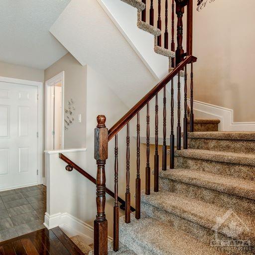 2358 Marble Crescent, Townhouse with 3 bedrooms, 3 bathrooms and 3 parking in Clarence Rockland ON | Image 9