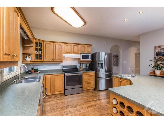 109 Rocky Creek Way, House detached with 4 bedrooms, 3 bathrooms and 15 parking in Ottawa ON | Image 11