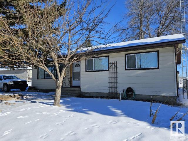 4907 44 St, House detached with 3 bedrooms, 1 bathrooms and null parking in Two Hills AB | Image 2