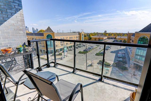 517 - 7 Smith Cres, Condo with 2 bedrooms, 1 bathrooms and 1 parking in Toronto ON | Image 5