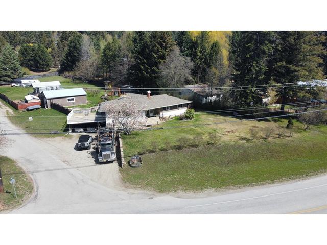 3583 Broadwater Rd, House detached with 3 bedrooms, 3 bathrooms and null parking in Central Kootenay J BC | Image 10
