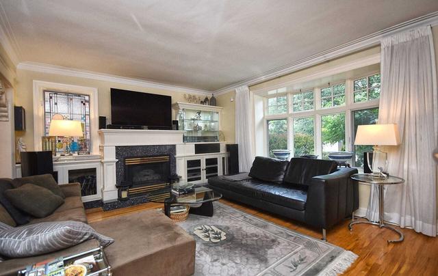 89 Avondale Ave, House detached with 2 bedrooms, 2 bathrooms and 7 parking in Toronto ON | Image 2