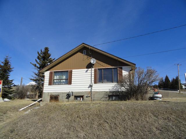 8350 22 Avenue, House detached with 3 bedrooms, 1 bathrooms and 10 parking in Crowsnest Pass AB | Image 1