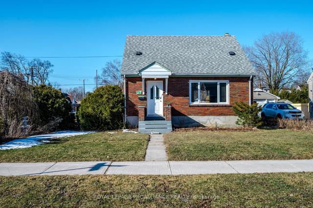 737 Snelgrove Rd, House detached with 2 bedrooms, 1 bathrooms and 7 parking in Peterborough ON | Image 1