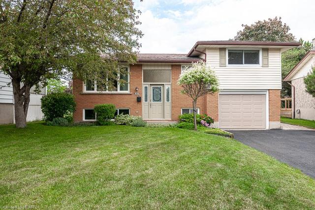 43 Tweedsmuir Place, House detached with 3 bedrooms, 1 bathrooms and 5 parking in Stratford ON | Image 1