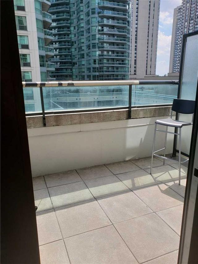 505 - 12 Yonge St, Condo with 2 bedrooms, 2 bathrooms and 1 parking in Toronto ON | Image 6