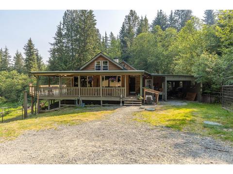 12490 Ogden Drive, House detached with 3 bedrooms, 2 bathrooms and 8 parking in Mission BC | Card Image