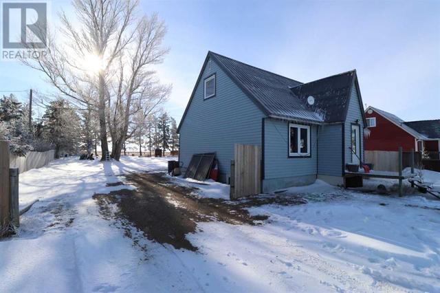 110077 Twp Rd 102, House detached with 5 bedrooms, 1 bathrooms and 2 parking in Forty Mile County No. 8 AB | Image 2