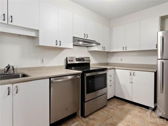1110 - 199 Kent Street, Condo with 3 bedrooms, 2 bathrooms and 1 parking in Ottawa ON | Image 12