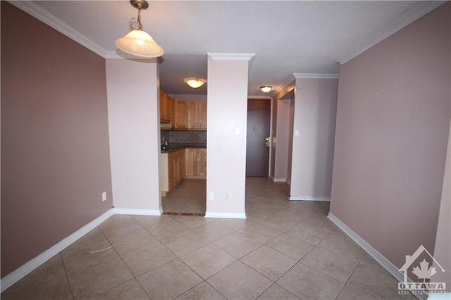 2000 Jasmine Crescent, Condo with 3 bedrooms, 2 bathrooms and 1 parking in Ottawa ON | Image 7