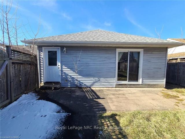20 Beverly St, House detached with 2 bedrooms, 1 bathrooms and 2 parking in St. Catharines ON | Image 14